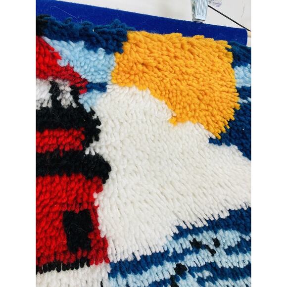 Completed LATCH HOOK CARON 4122 LIGHTHOUSE WALL HANGING w/ Dowel Sun Ocean Cliff - Picture 4 of 8